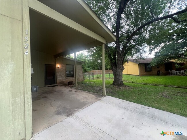 1524 Shannon Cir in New Braunfels, TX - Building Photo - Building Photo
