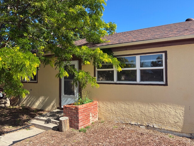 1502 E Buena Ventura St