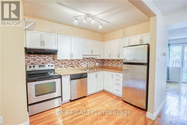 55 Royal Field Crescent in Ottawa, ON - Building Photo - Building Photo