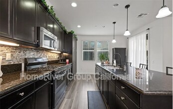 22160 Barrington Way in Santa Clarita, CA - Building Photo - Building Photo