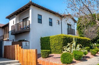 3 Bedroom 2 Bathroom Apartment in Van Nuys, CA - Building Photo - Building Photo