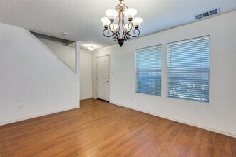 5224 Royal Burgess Dr, Unit 18-207 in Fort Worth, TX - Building Photo - Building Photo