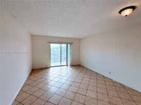4364 NW 9th Ave in Pompano Beach, FL - Building Photo