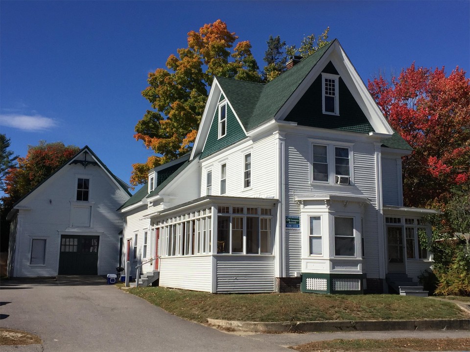 56 Langdon St in Plymouth, NH - Building Photo