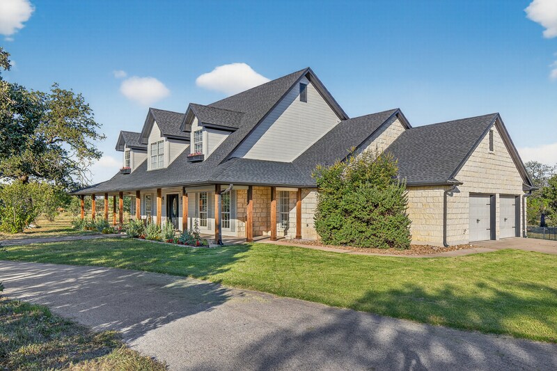 435 Oxbow Trail in Marble Falls, TX - Building Photo