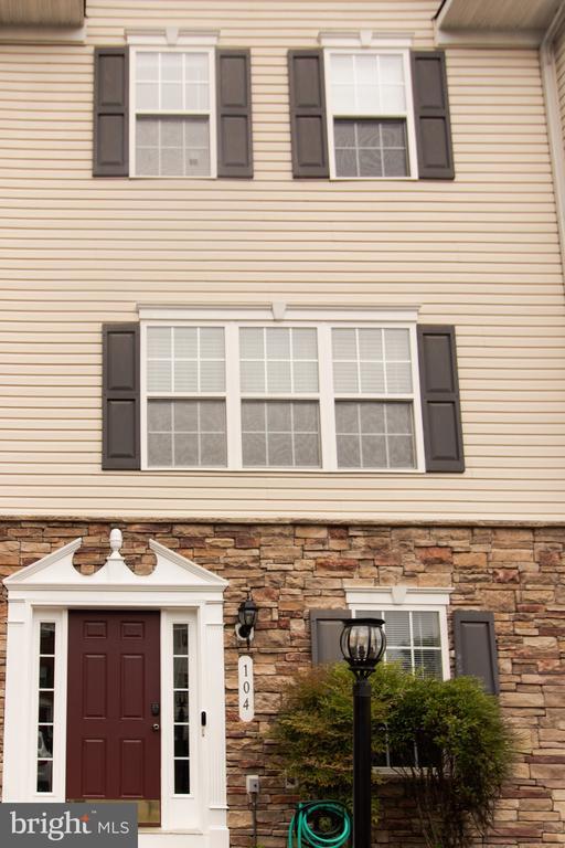 property at 104 Stingray Ct