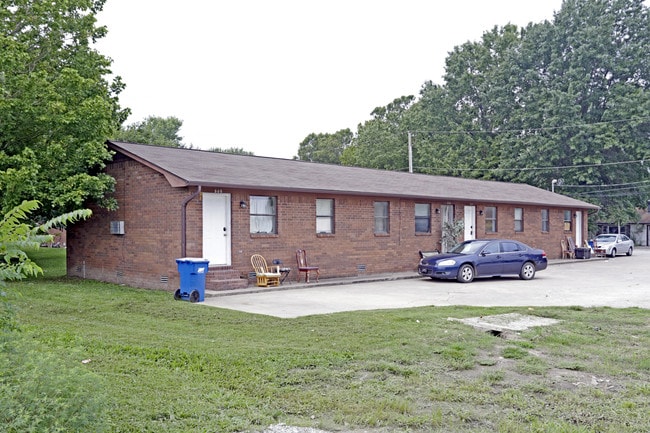 802 SE 8th St in Bentonville, AR - Foto de edificio - Building Photo