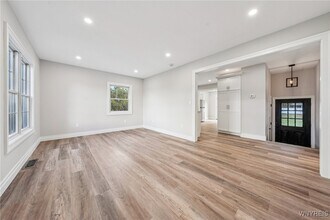 1665 Maple Rd in Buffalo, NY - Building Photo - Building Photo