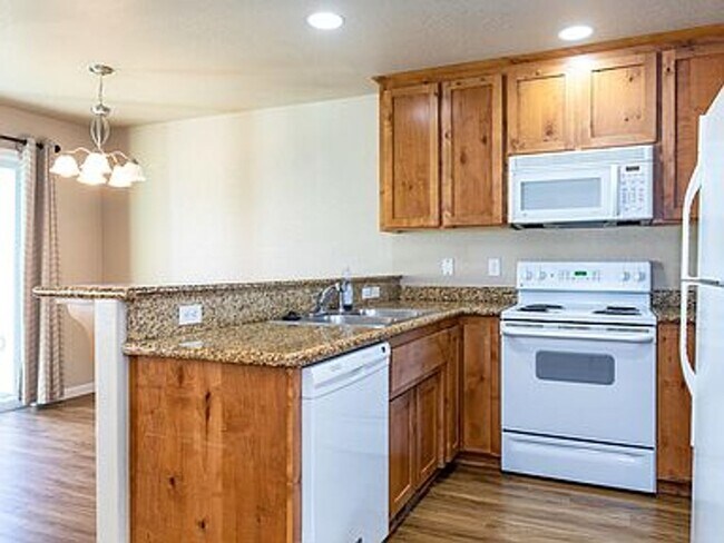 901 Silver Fox Dr in Central Point, OR - Building Photo - Building Photo