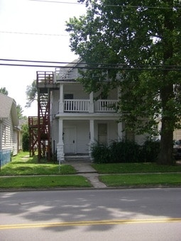 606 W Lawrence Ave in Springfield, IL - Foto de edificio