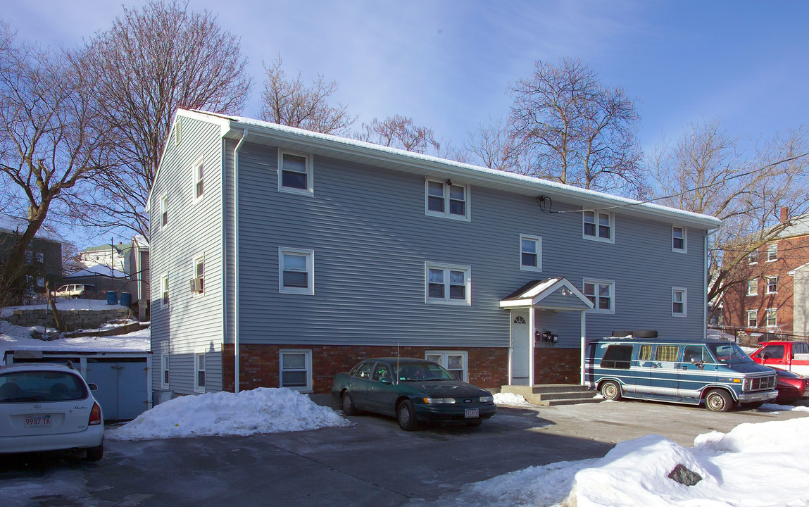 221 Nashua St in Fall River, MA - Foto de edificio