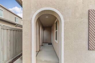 1007 Golden Sunray Terrace in Davis, CA - Building Photo - Building Photo