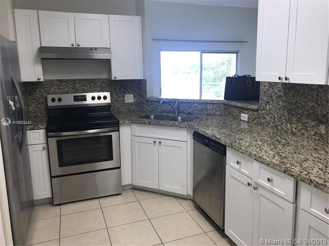 3409 NW 44th St-Unit -201 in Lauderdale Lakes, FL - Building Photo