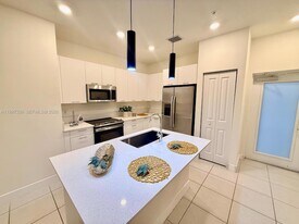 8001 NW 41st St, Unit F-305 in Doral, FL - Building Photo
