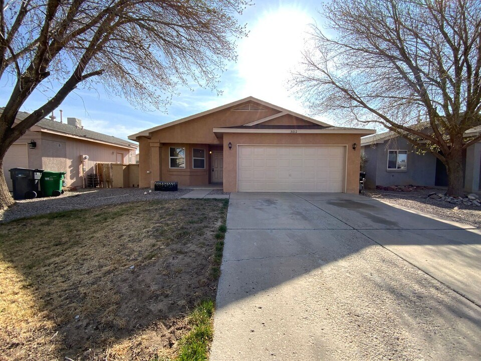3012 Winston Meadows Dr NE in Rio Rancho, NM - Building Photo