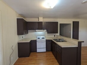 1401 Lamar Ave in Nederland, TX - Foto de edificio - Building Photo