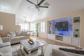 4927 W Shumway Farm Rd in Phoenix, AZ - Foto de edificio - Building Photo