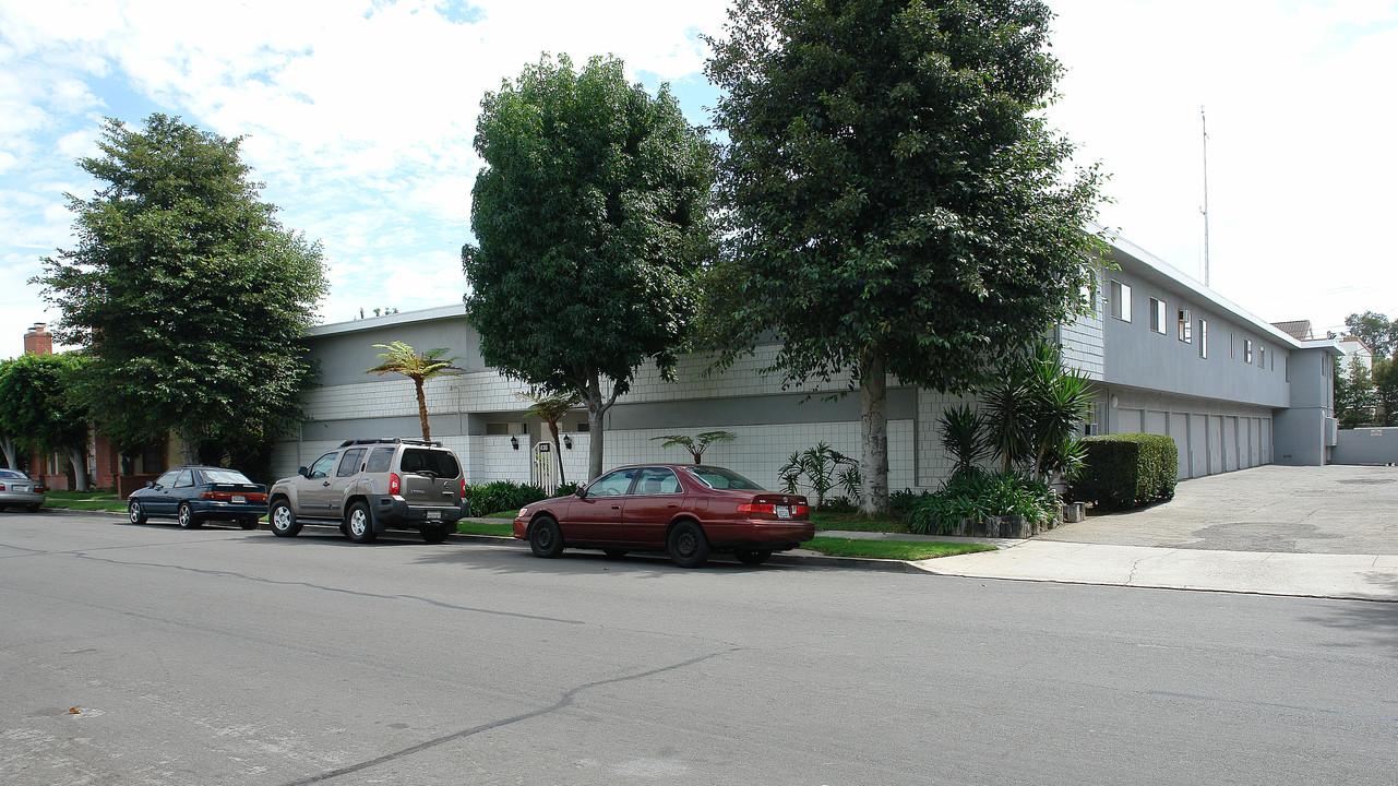 Forest Hills Apartments in Tustin, CA - Building Photo