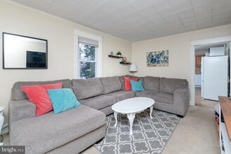 10 E Linden Ave, Unit A in Collingswood, NJ - Foto de edificio - Building Photo