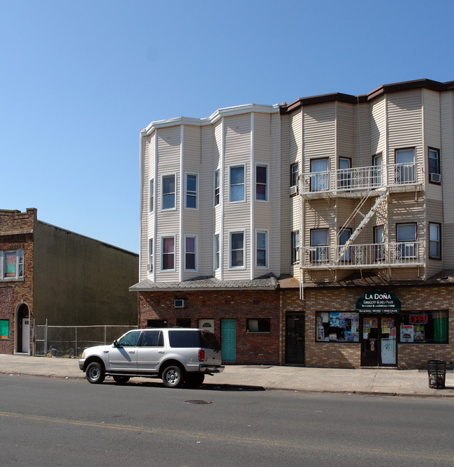 435 Avenue C in Bayonne, NJ - Building Photo - Building Photo