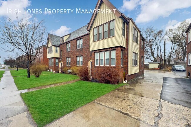 627 Kenmore Ave in Buffalo, NY - Building Photo - Building Photo