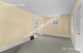 979 Indian Trail in Akron, OH - Building Photo - Building Photo