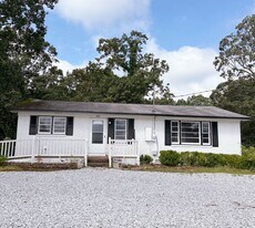 1463 Beacon Light Rd in Hartwell, GA - Building Photo