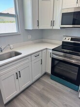 803 E Cayuga St in Tampa, FL - Foto de edificio - Building Photo