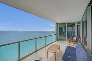 17121 Collins Ave, Unit 3206 in Sunny Isles Beach, FL - Building Photo