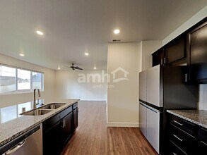 1703 192nd St Ct E in Spanaway, WA - Foto de edificio - Building Photo