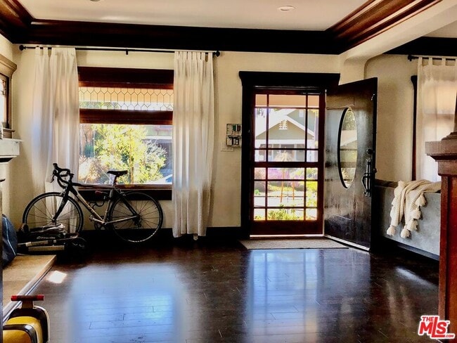 2345 W 30th St in Los Angeles, CA - Building Photo - Building Photo