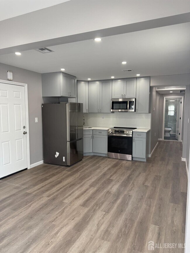 80 E Emerson Ave in Rahway, NJ - Building Photo - Building Photo