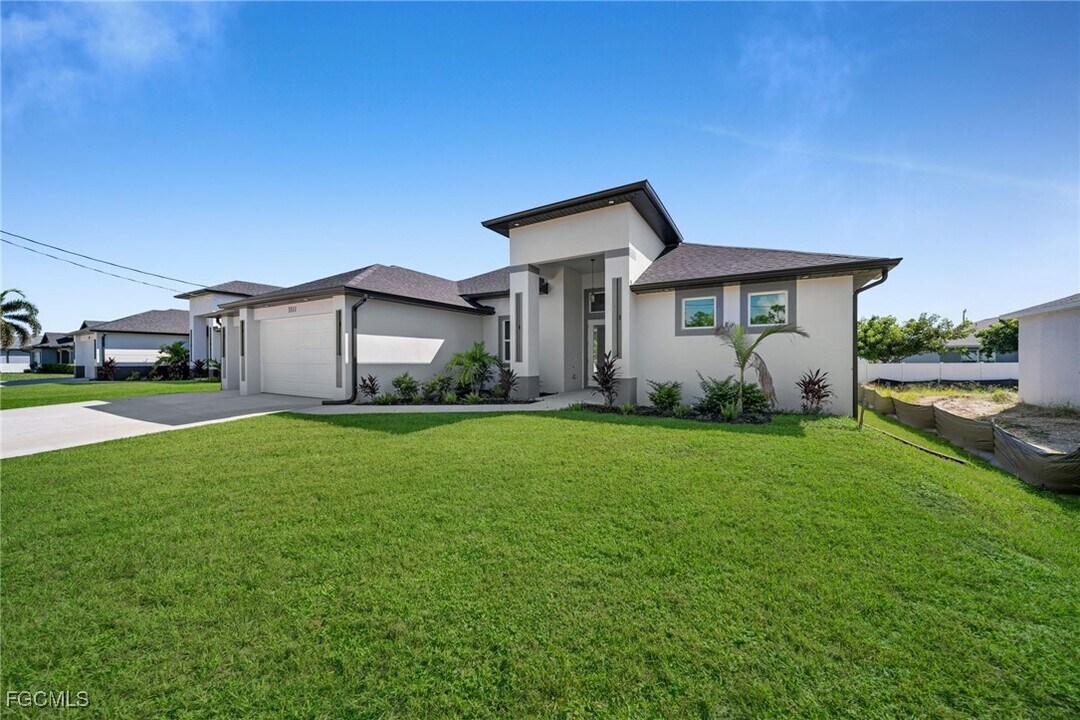 3311 Andalusia Blvd in Cape Coral, FL - Building Photo