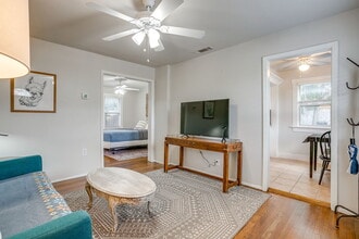 1600 Belle Pl, Unit West in Fort Worth, TX - Foto de edificio - Building Photo