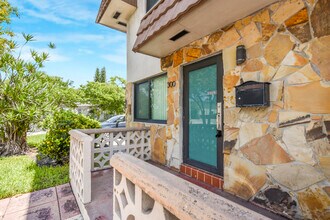 300 80th St in Miami Beach, FL - Building Photo - Building Photo