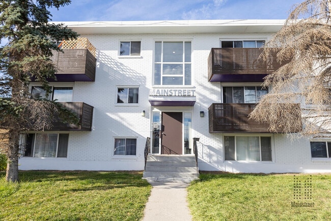 Westbrook Manor in Calgary, AB - Building Photo - Building Photo