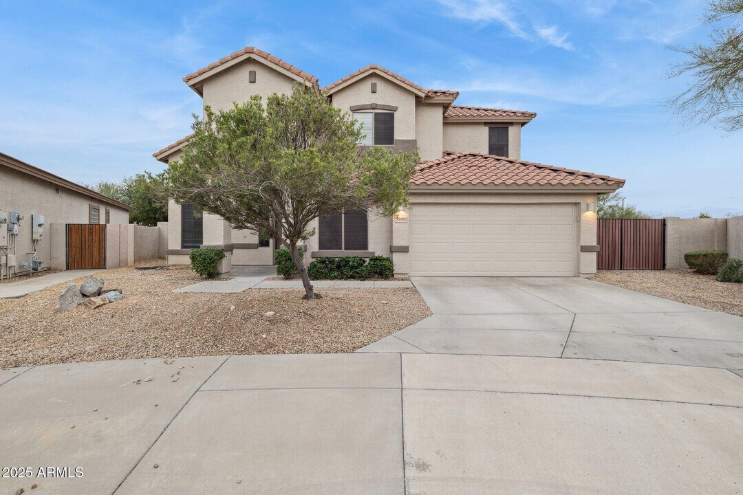 33005 N 24th Ln in Phoenix, AZ - Building Photo