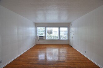 14830 Dickens St, Unit 05 in Los Angeles, CA - Building Photo - Building Photo