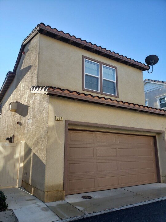 730 Nile River Dr in Oxnard, CA - Building Photo