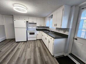 216 5th St, Unit 1B in Leominster, MA - Building Photo - Building Photo