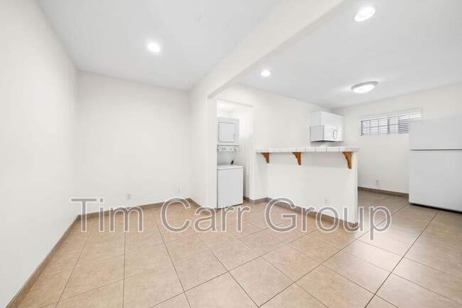 221 Cabrillo St in Costa Mesa, CA - Foto de edificio - Building Photo