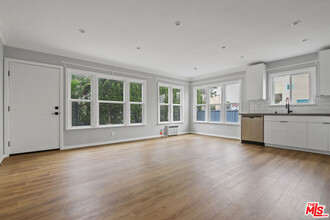 208 S Harvard Blvd in Los Angeles, CA - Building Photo - Building Photo