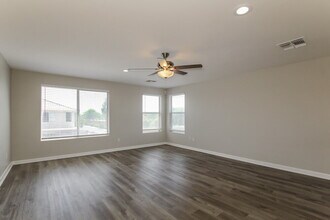 12249 W Larkspur Rd in El Mirage, AZ - Foto de edificio - Building Photo