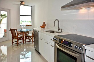 2860 S Ocean Blvd-Unit -402 in Palm Beach, FL - Building Photo - Building Photo