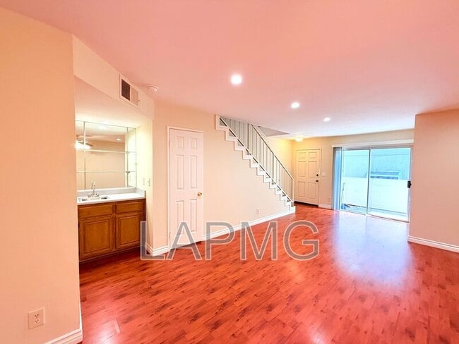 12251 Moorpark St in Los Angeles, CA - Building Photo - Building Photo