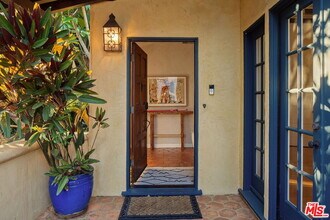 2223 Cloverfield Blvd in Santa Monica, CA - Building Photo - Building Photo