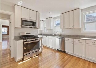 24 Richards Rd in Watertown, MA - Building Photo - Building Photo