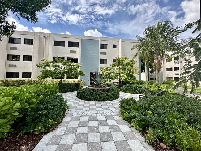 The Solaire at Las Palmas Village 55+ in Hialeah, FL - Building Photo - Building Photo