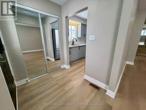 27 Sylvia St in Barrie, ON - Building Photo - Building Photo