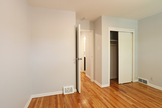 Hertel Avenue Townhomes in Buffalo, NY - Foto de edificio - Interior Photo